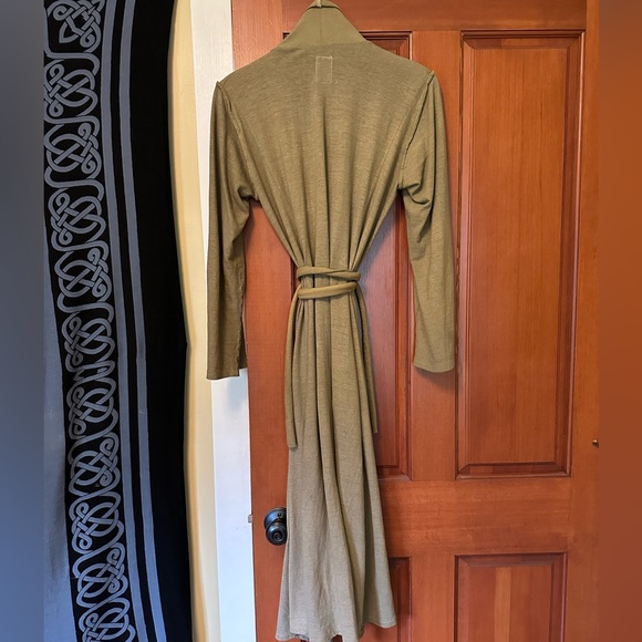 Sparrow Peace Robe - Picture 3 of 10